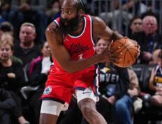 足协杯抢七大战对决在即！密尔沃基雄鹿演练定位球，洛杉矶快船密集防守应对的简单介绍